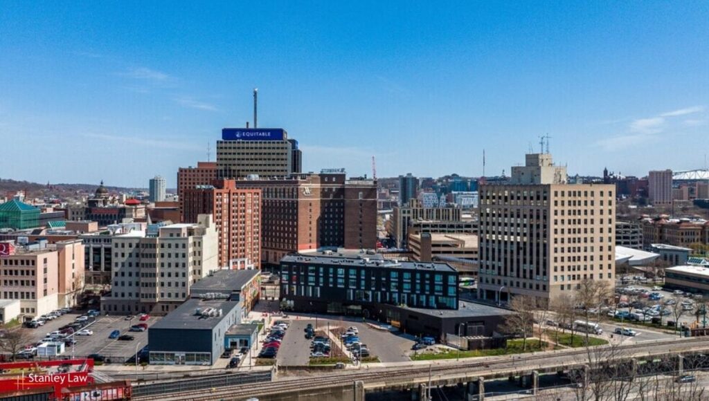 Syracuse, NY – Possible Injuries in Crash at West Fayette St and Nelson St