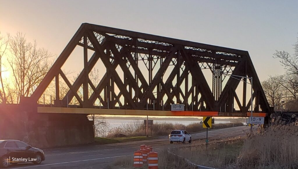 Salina, NY - Box Truck Hits Onondaga Lake Parkway Bridge